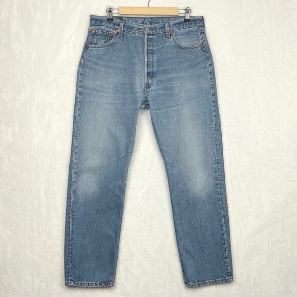 Vintage Levi’s 501 Mens tag 36x32 actual 34x30 Red Tab USA‎ Made 01 Light Wash